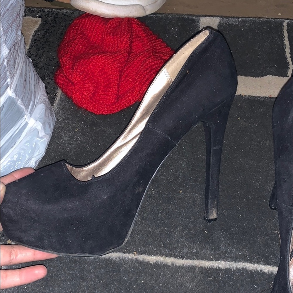Shoes - Picture 2 of 2